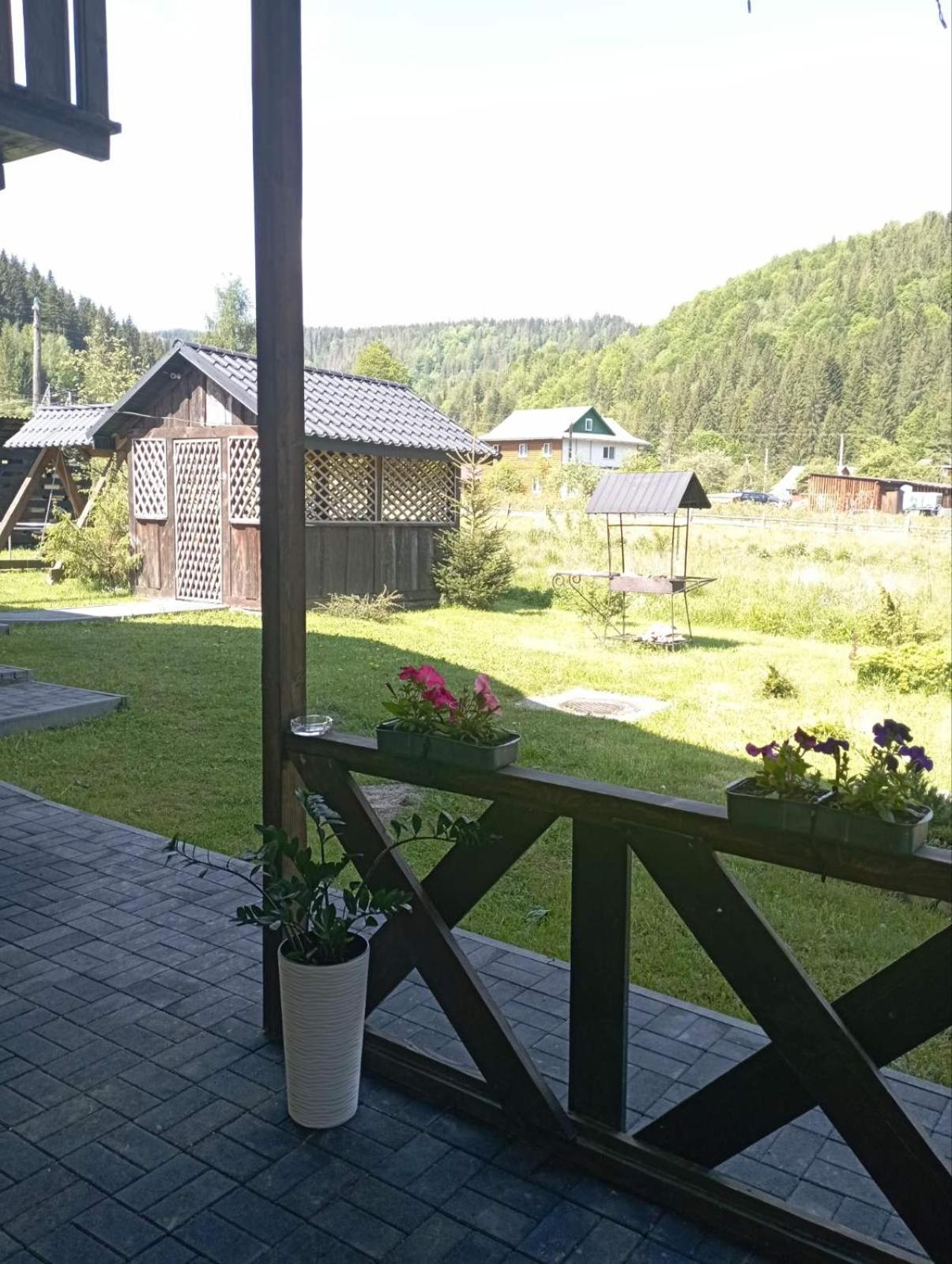 U Anastasii I Sofii Bilya Richki Vendégház Mikulicsin Kültér fotó